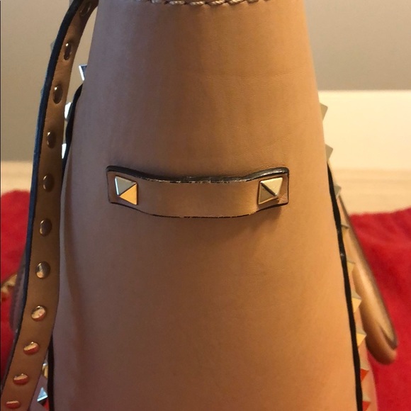 VALENTINO Rockstud Medium Tote in Beige - Picture 5 of 15